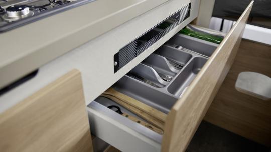 2021_06_DET_Globetrail_schublade_grifflos_900