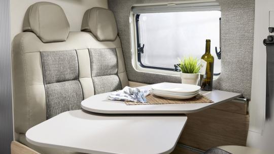 2021_06_DET_Globetrail_tisch_900